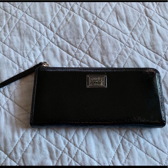 Coach Handbags - EUC Coach Poppy Wallet Coach Handbags - EUC Coach Poppy Wallet